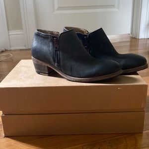 Brand new•handmade • dark brown booties